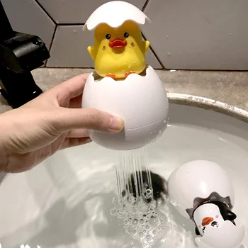 אמבטיה ביצה צף, טפטוף המתזים צעצועים להתיז מים במקלחת רחצה צבעים מגוונים הקיץ שחייה אספקה מסיבות טובות